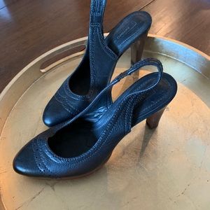 Closed toed sling back pump
